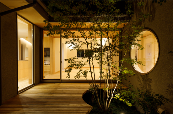 モデルハウス「息吹木」の夜の中庭